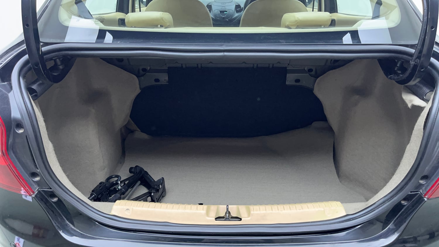 Used 2018 Ford Figo Aspire Trend 1.2 Ti-VCT Petrol Manual interior DICKY INSIDE VIEW