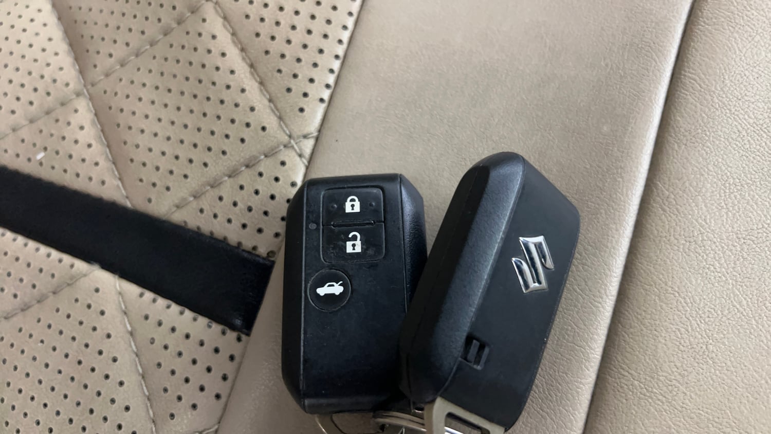 Used 2017 Maruti Suzuki Dzire ZXi Petrol Manual extra CAR KEY VIEW