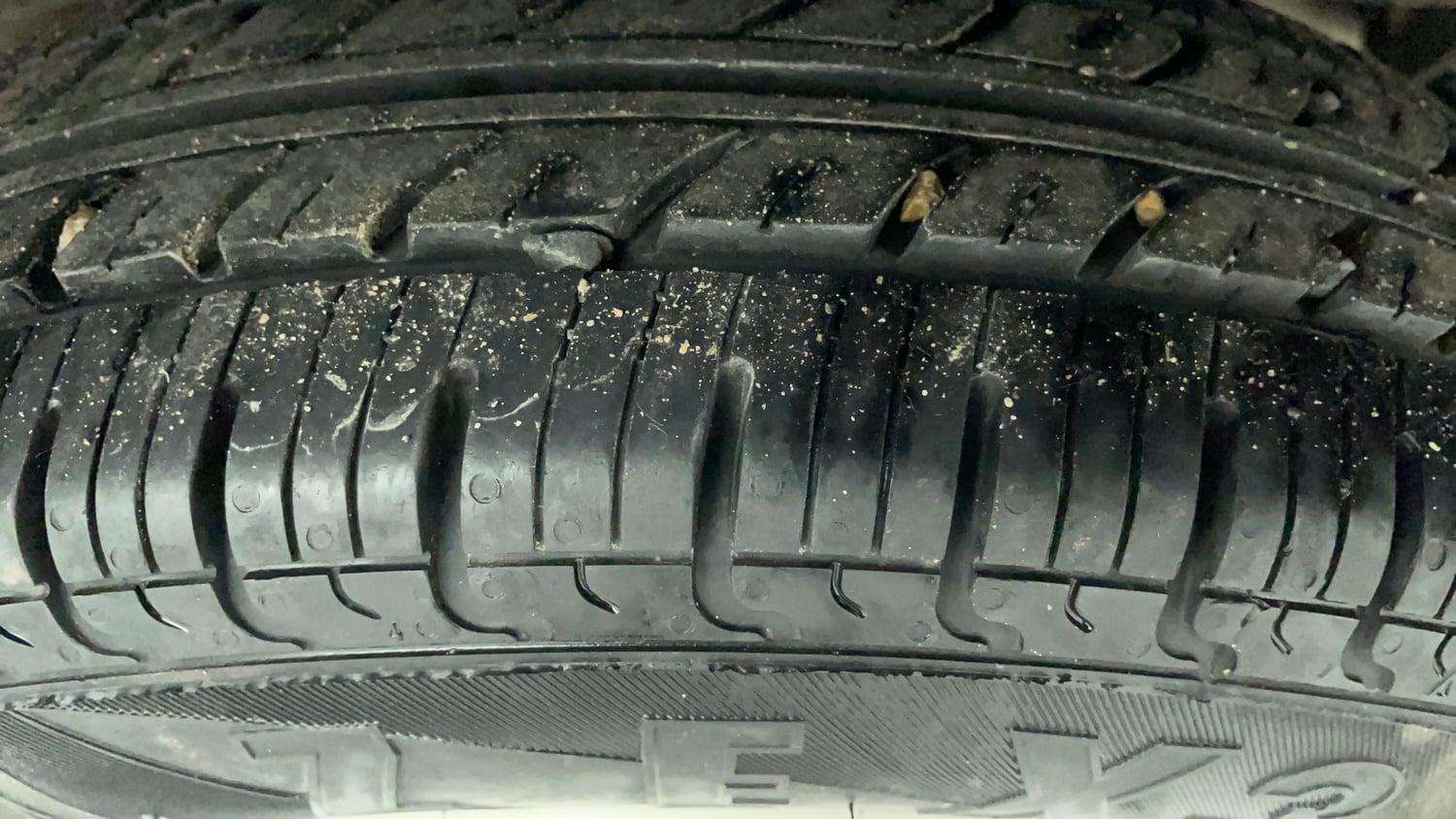 Used 2015 Renault Kwid RXT Petrol Manual tyres LEFT REAR TYRE TREAD VIEW