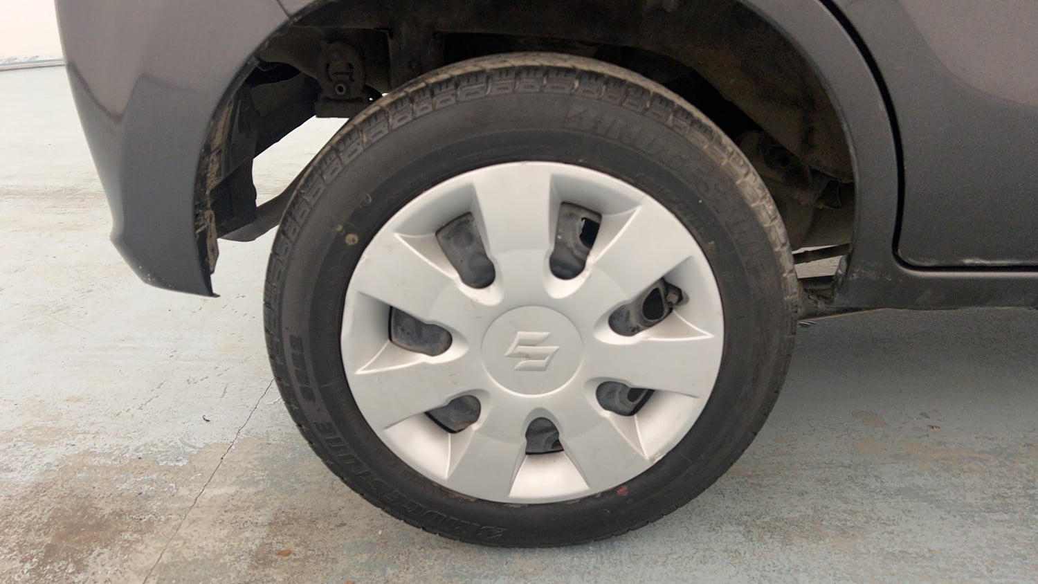 Used 2019 maruti-suzuki Alto K10 VXi (O) AMT Petrol Automatic tyres RIGHT REAR TYRE RIM VIEW