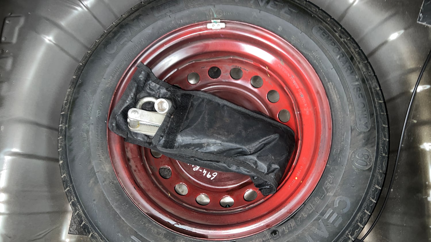 Used 2022 Renault Kwid RXT 1.0 AMT Opt Petrol Automatic tyres SPARE TYRE VIEW