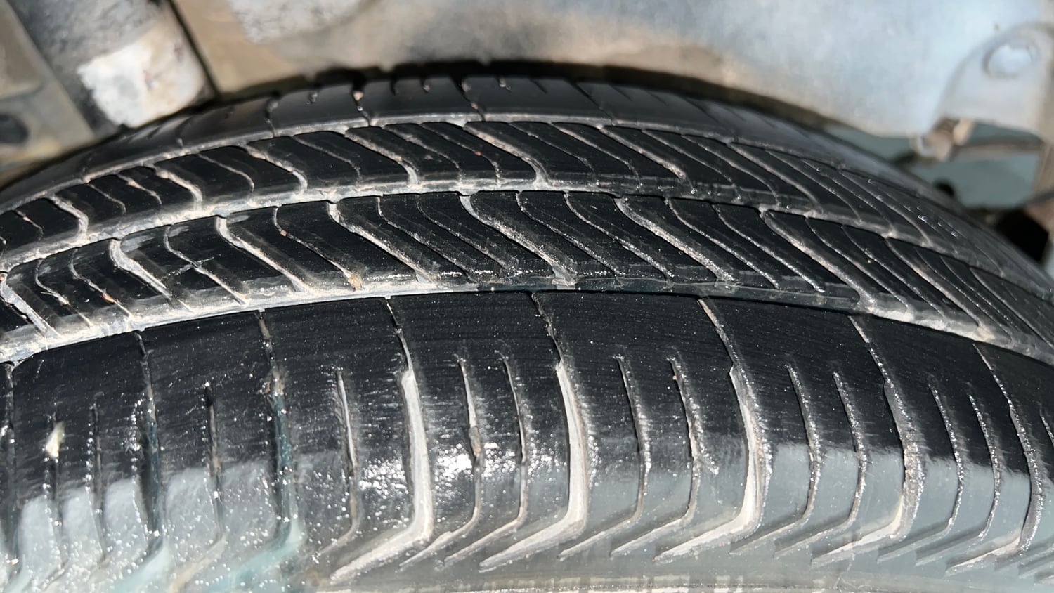 Used 2016 Maruti Suzuki Swift VDi Diesel Manual tyres RIGHT REAR TYRE TREAD VIEW