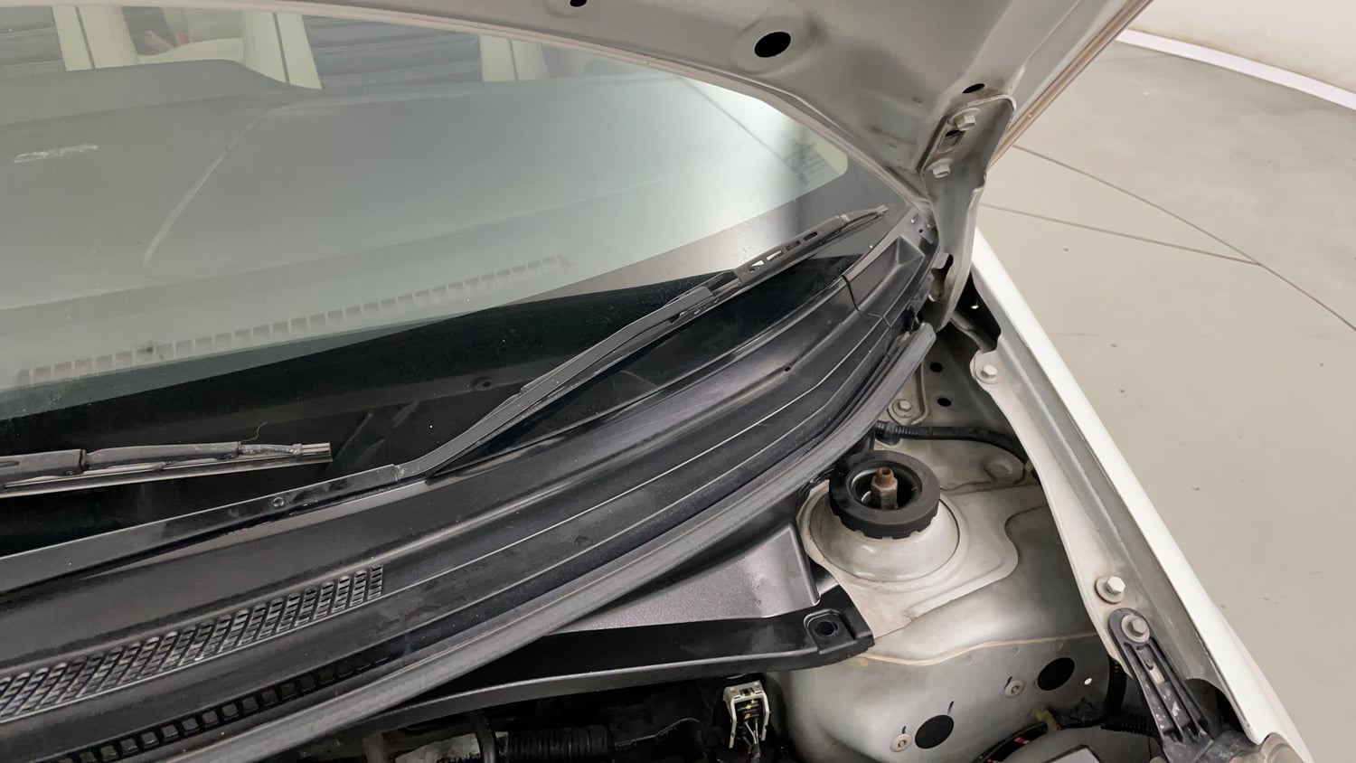 Used 2017 Honda Amaze 1.2 S i-VTEC Petrol Manual engine ENGINE LEFT SIDE HINGE & APRON VIEW