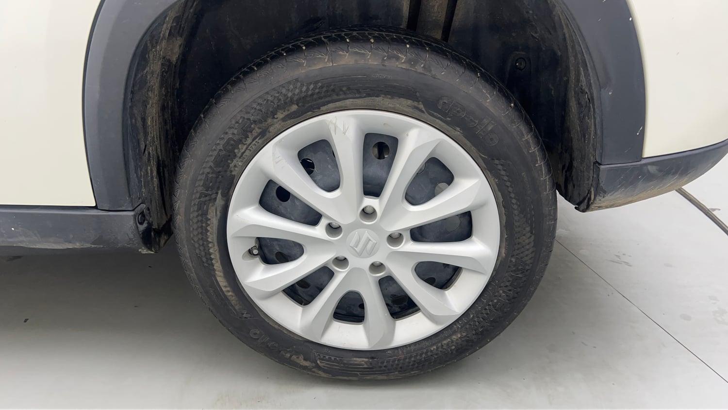 Used 2025 Maruti Suzuki Grand Vitara Delta Smart Hybrid Petrol Manual tyres LEFT REAR TYRE RIM VIEW