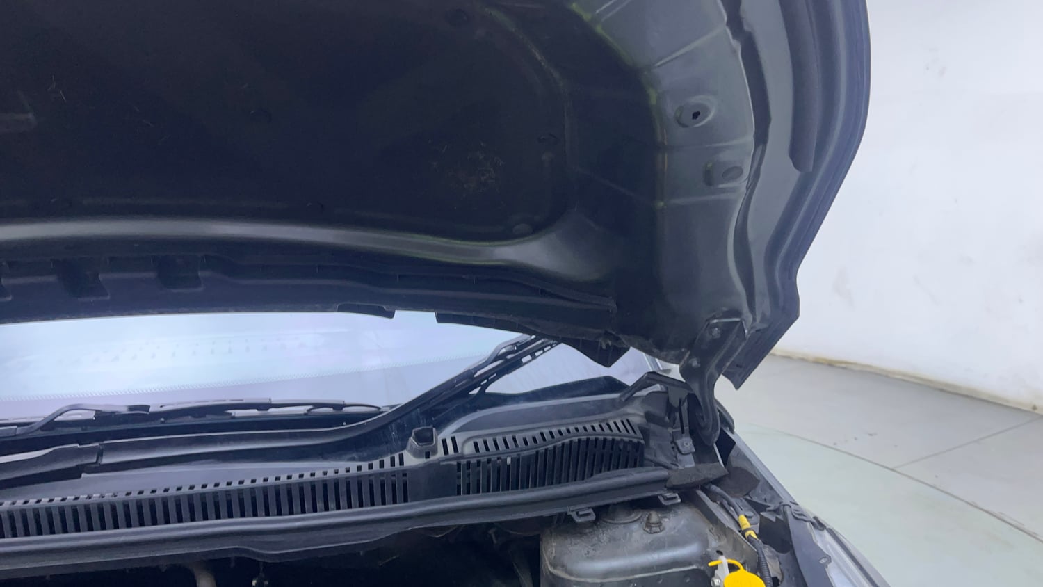 Used 2022 Tata Nexon XM Plus (S) Petrol Manual engine ENGINE LEFT SIDE HINGE & APRON VIEW