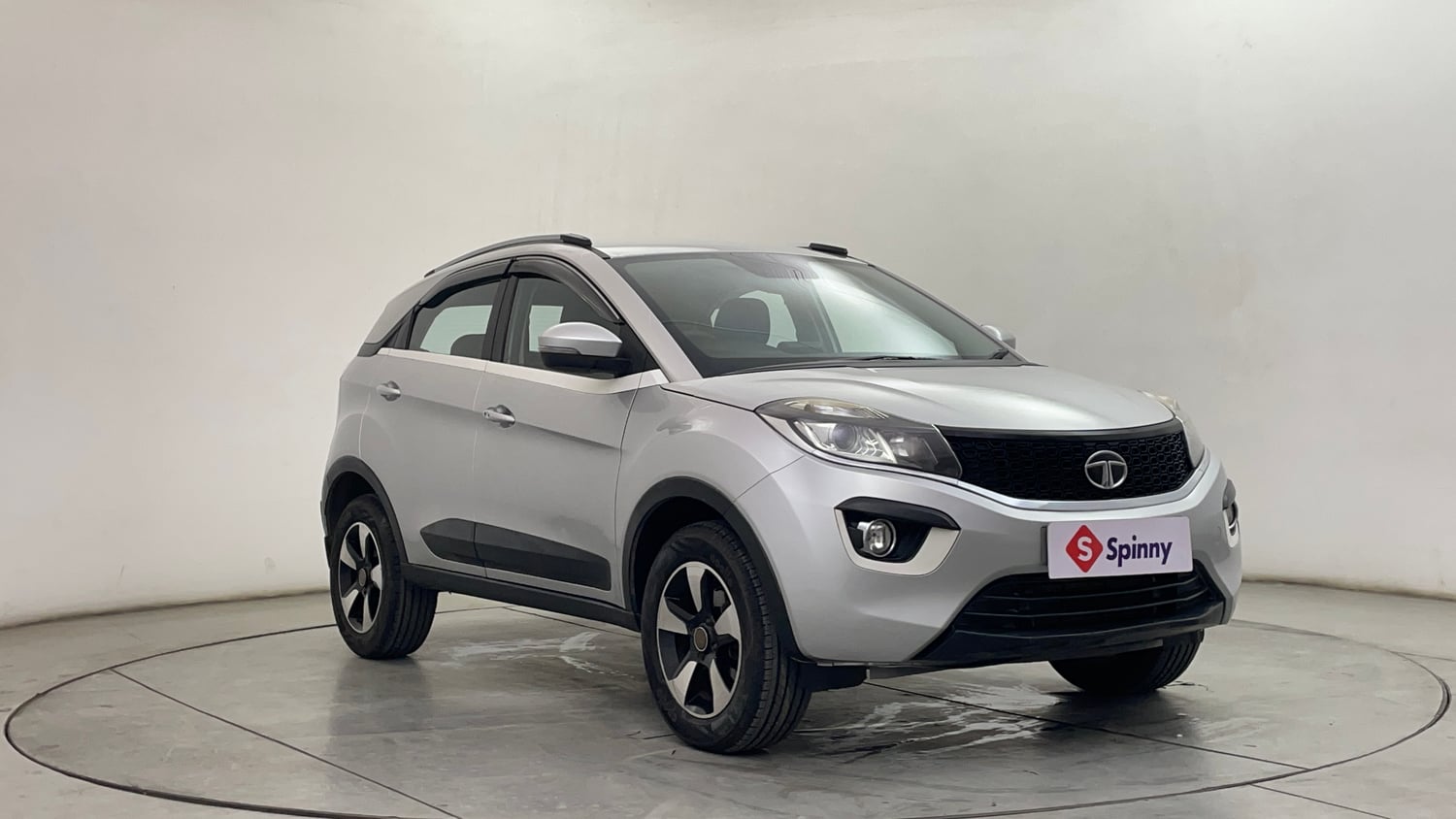 Used 2019 Tata Nexon XZ Plus Petrol Manual exterior RIGHT FRONT CORNER VIEW