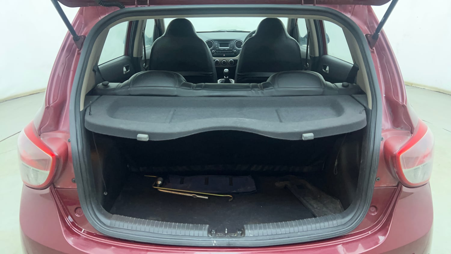 Used 2014 Hyundai Grand i10 Sportz 1.2 Kappa VTVT Petrol Manual interior DICKY INSIDE VIEW