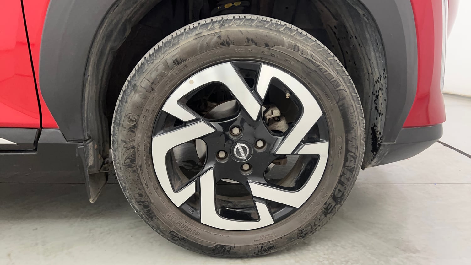 Used 2023 Nissan Magnite XV Premium Petrol Manual tyres RIGHT FRONT TYRE RIM VIEW