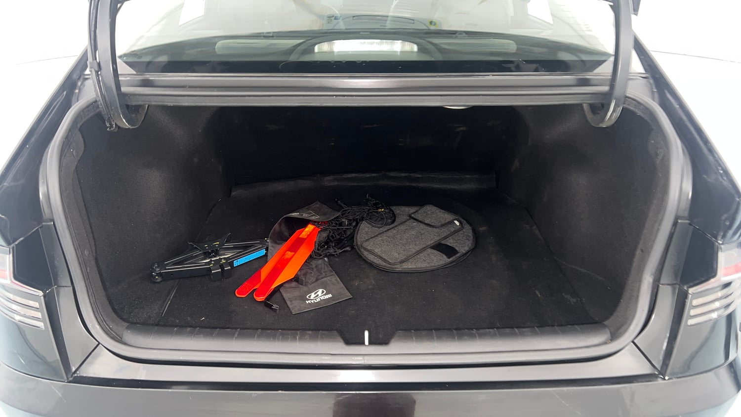 Used 2023 Hyundai Verna SX (O) 1.5 Turbo Petrol DCT Petrol Automatic interior DICKY INSIDE VIEW
