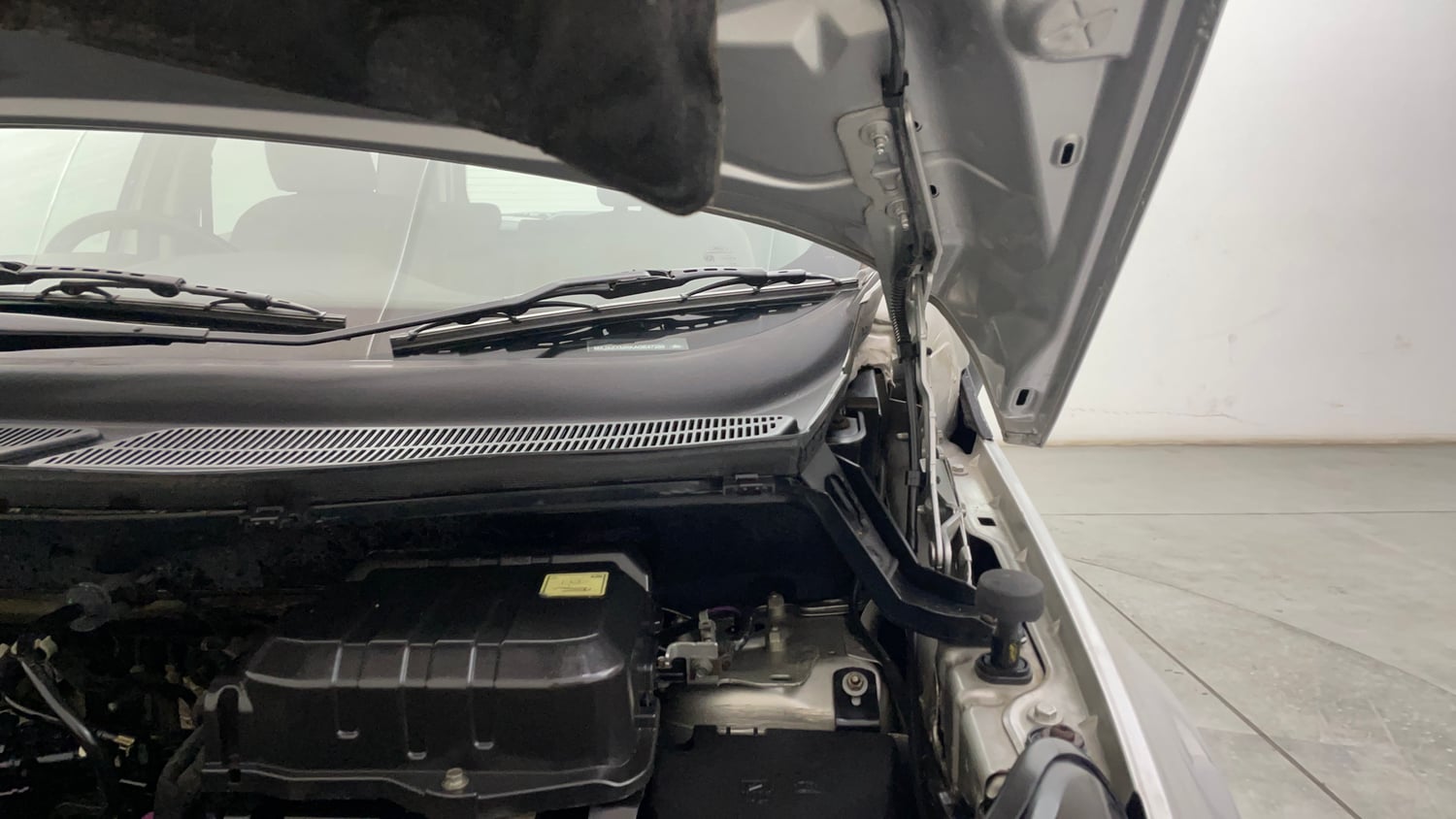 Used 2016 Ford EcoSport Titanium 1.5L TDCi Diesel Manual engine ENGINE LEFT SIDE HINGE & APRON VIEW
