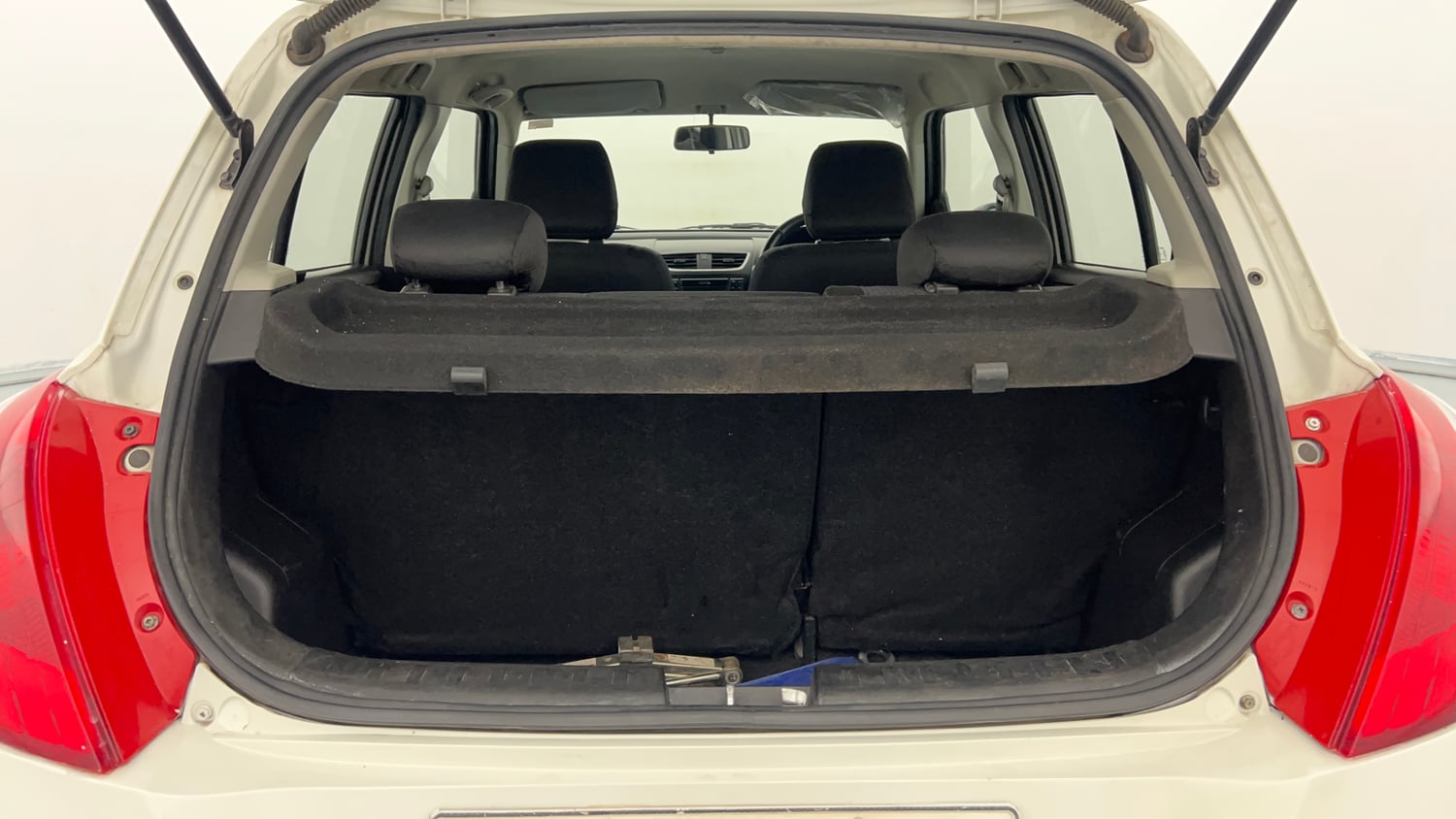 Used 2016 Maruti Suzuki Swift VDi Diesel Manual interior DICKY INSIDE VIEW
