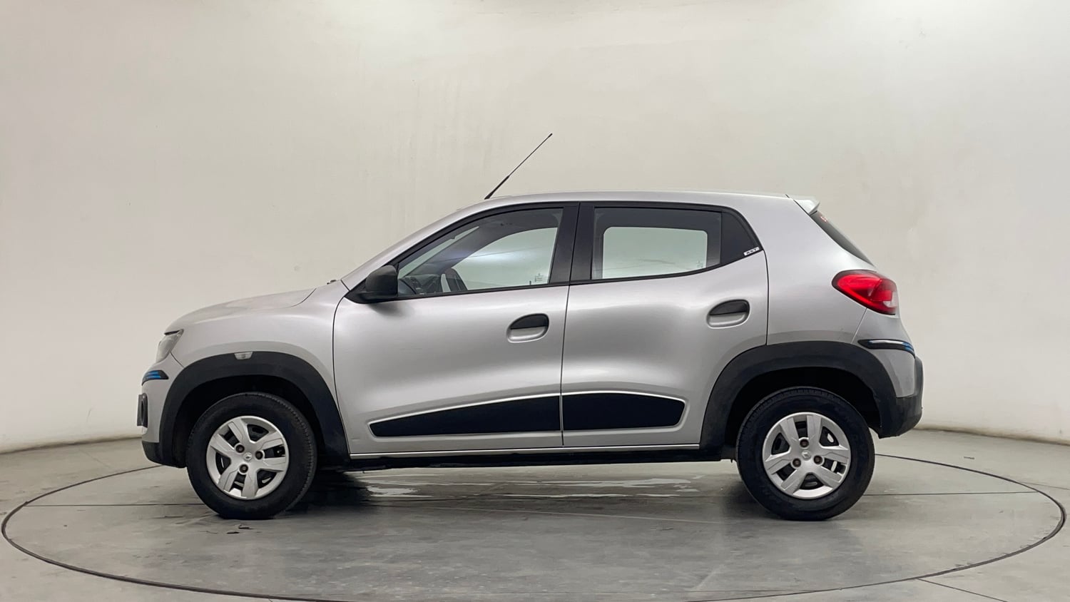 Used 2016 Renault Kwid RXT Petrol Manual exterior LEFT SIDE VIEW