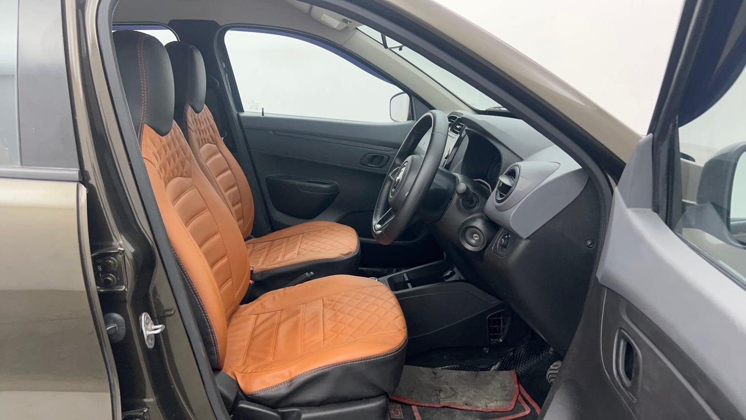 Used 2022 Renault Kwid RXT 1.0 AMT Opt Petrol Automatic interior RIGHT SIDE FRONT DOOR CABIN VIEW