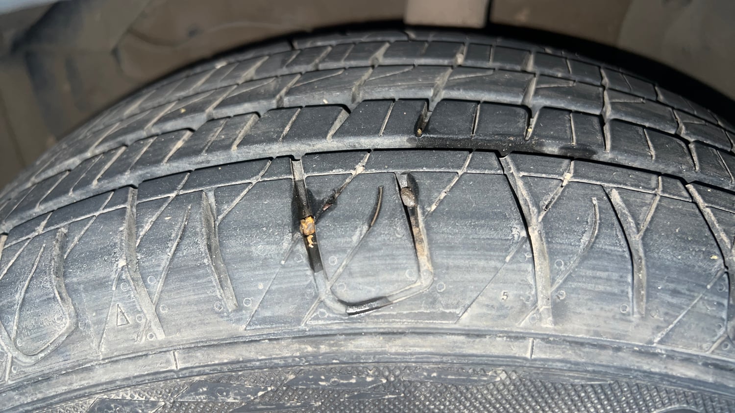 Used 2018 Maruti Suzuki S-Cross Zeta 1.3 Diesel Manual tyres LEFT FRONT TYRE TREAD VIEW