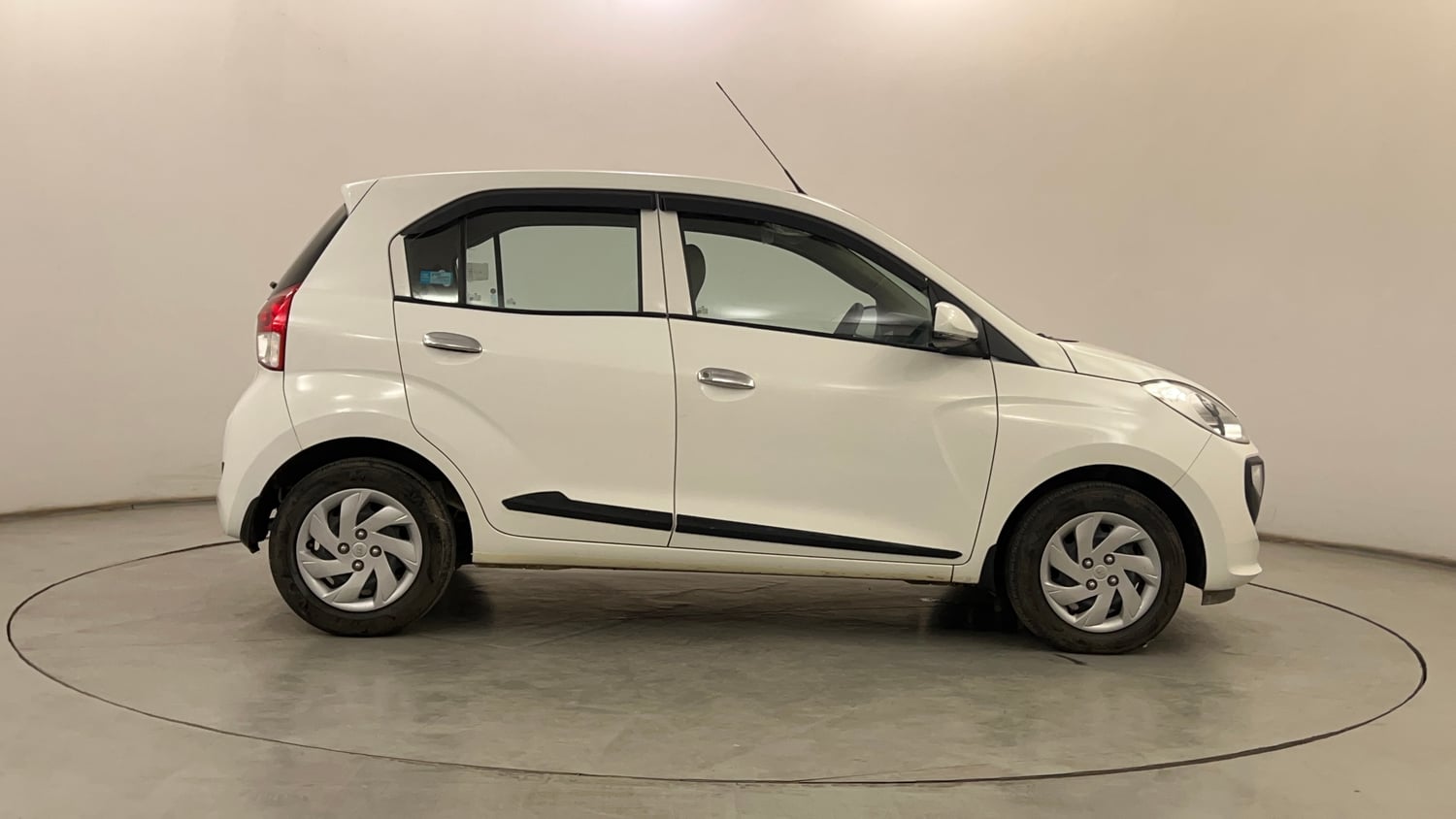 Used 2021 Hyundai Santro Asta Petrol Manual exterior RIGHT SIDE VIEW