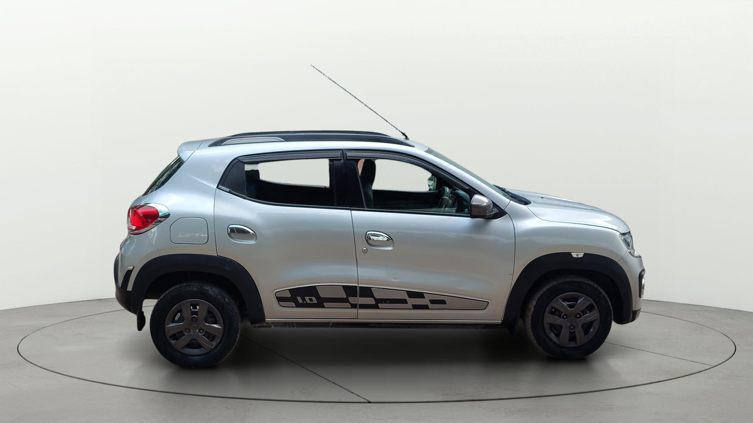 Used 2018 Renault Kwid 1.0 RXT Petrol Manual exterior RIGHT SIDE VIEW