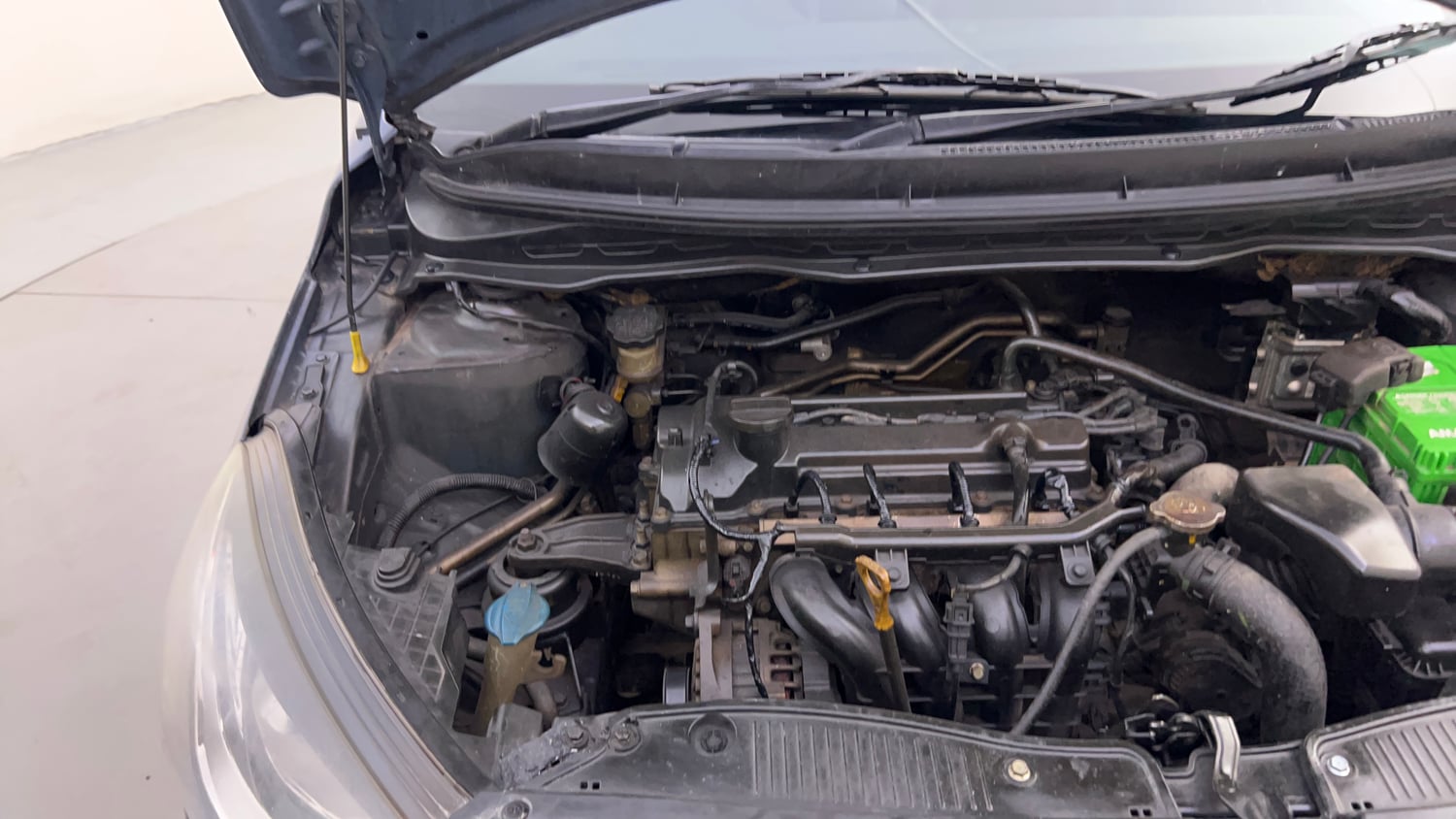Used 2013 Hyundai i20 Era 1.2 Petrol Manual engine ENGINE RIGHT SIDE HINGE & APRON VIEW