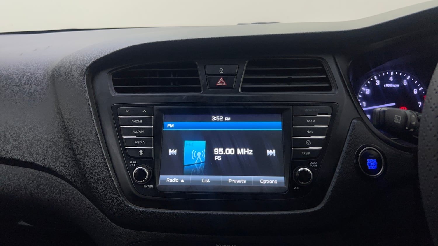 Used 2015 Hyundai i20 Active 1.2 SX Petrol Manual top_features Integrated (in-dash) music system