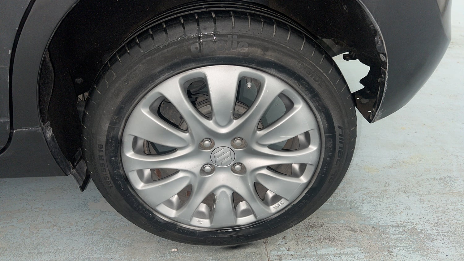 Used 2017 Maruti Suzuki Baleno Zeta 1.2 Petrol Manual tyres LEFT REAR TYRE RIM VIEW