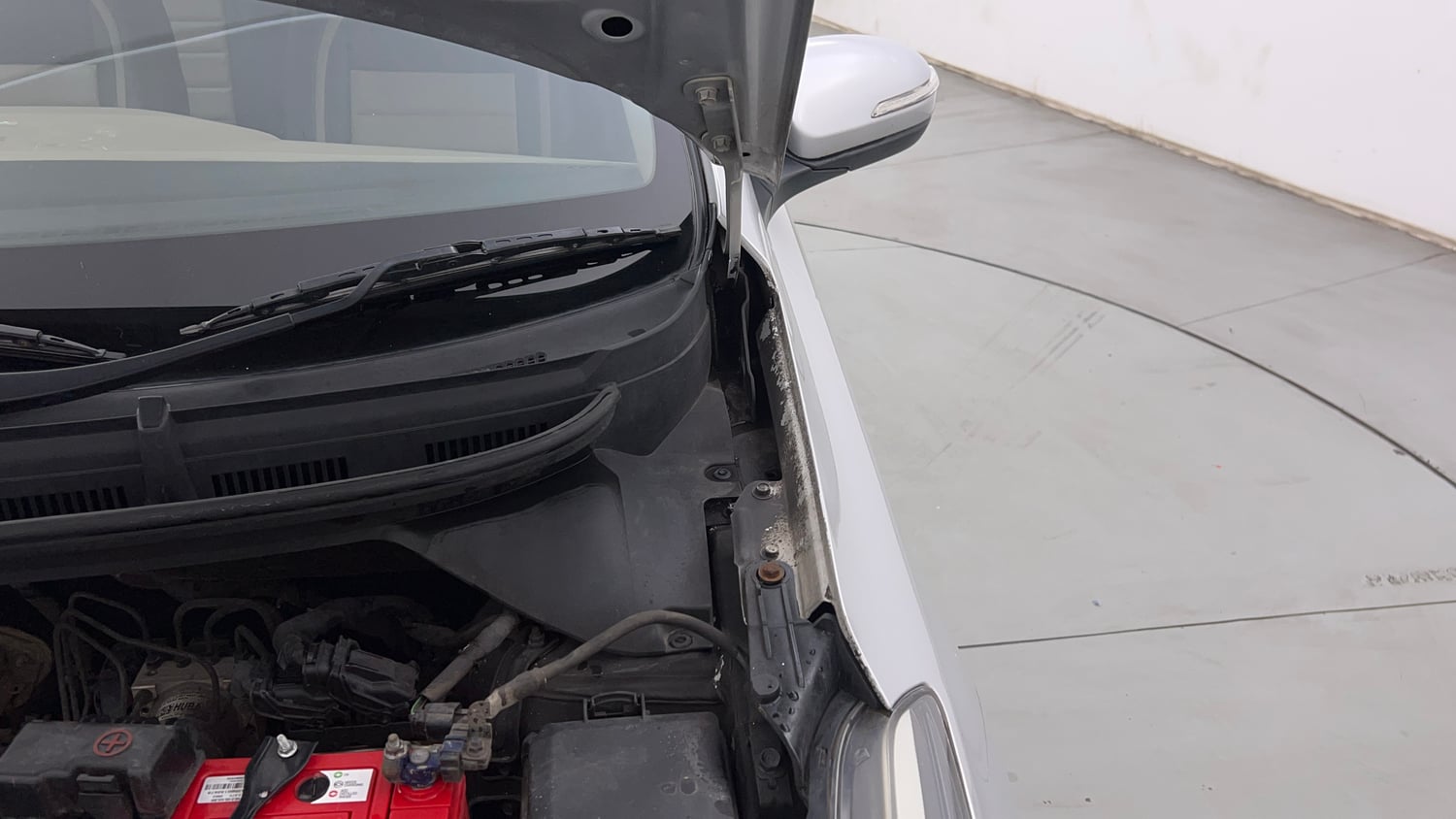 Used 2018 Hyundai Elite i20 Asta 1.2 Petrol Manual engine ENGINE LEFT SIDE HINGE & APRON VIEW