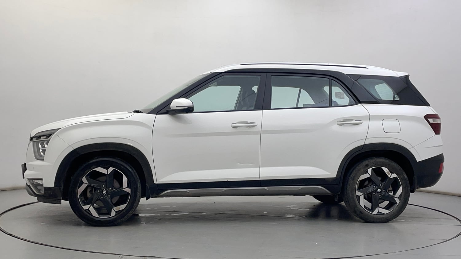 Used 2022 Hyundai Alcazar Signature 6 STR 2.0 Petrol Petrol Manual exterior LEFT SIDE VIEW