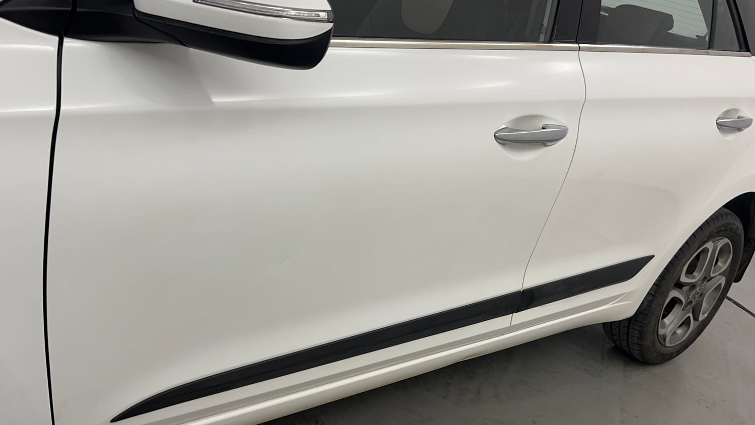 Used 2020 Hyundai Elite i20 Asta 1.2 (O) Petrol Manual dents MINOR SCRATCH