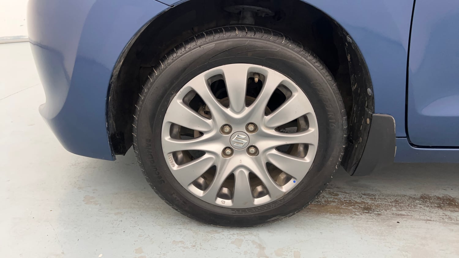 Used 2018 Maruti Suzuki Baleno Alpha 1.2 Petrol Manual tyres LEFT FRONT TYRE RIM VIEW