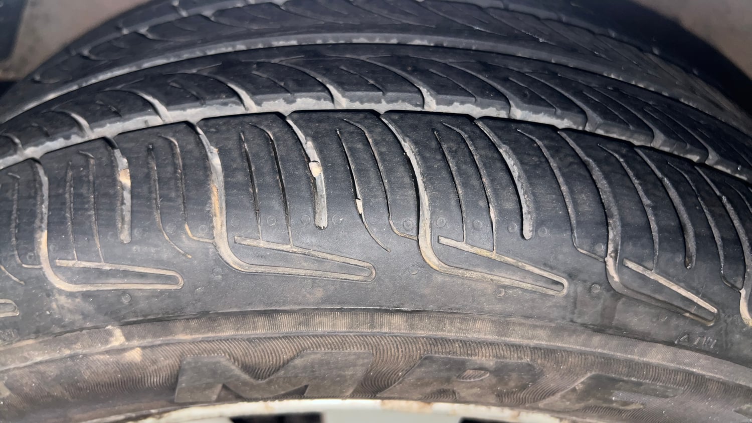 Used 2012 Hyundai i20 Sportz 1.2 Petrol Manual tyres LEFT FRONT TYRE TREAD VIEW