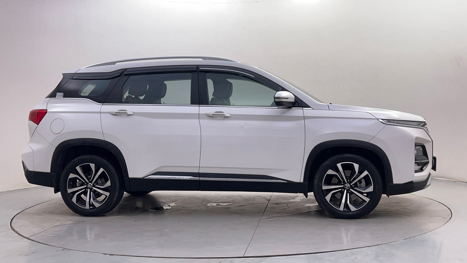 Used 2023 MG Motors Hector Plus Sharp Pro 2.0 Turbo Diesel 6 STR Diesel Manual exterior RIGHT SIDE VIEW