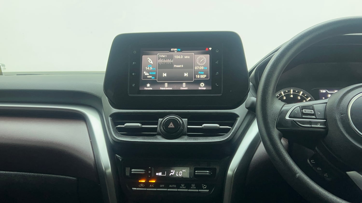 Used 2025 Maruti Suzuki Grand Vitara Delta Smart Hybrid Petrol Manual top_features Integrated (in-dash) music system