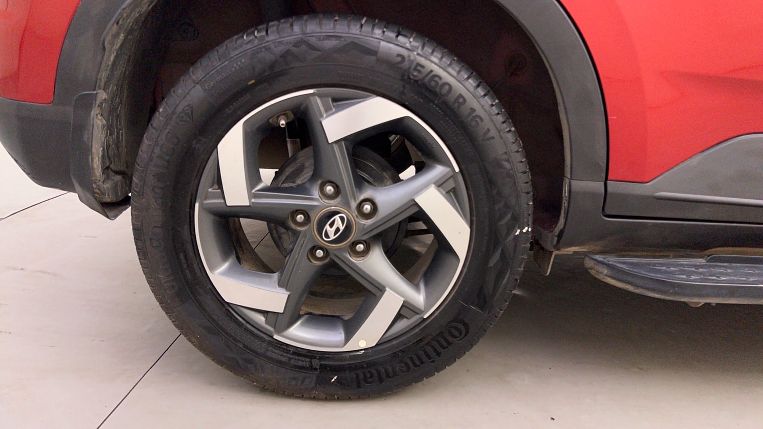 Used 2020 Hyundai Venue SX Plus 1.0 Turbo DCT Petrol Automatic tyres RIGHT REAR TYRE RIM VIEW