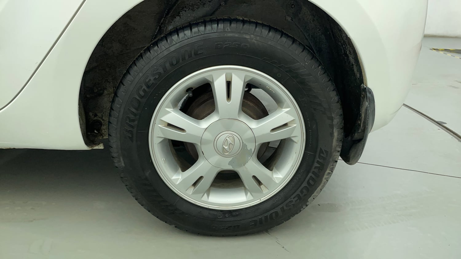 Used 2012 Hyundai i20 Asta 1.2 Petrol Manual tyres LEFT REAR TYRE RIM VIEW