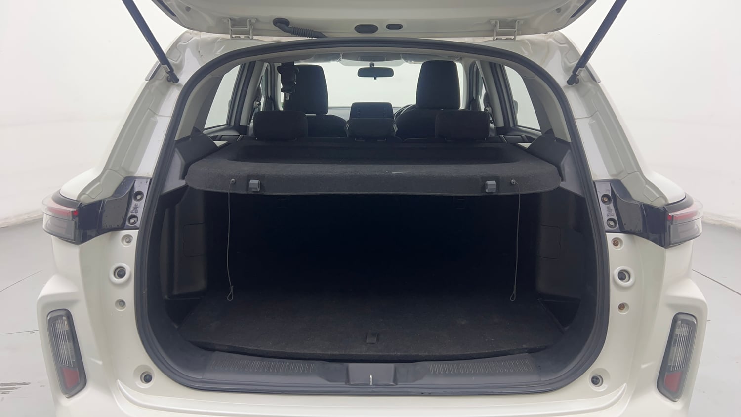 Used 2025 Maruti Suzuki Grand Vitara Delta Smart Hybrid Petrol Manual interior DICKY INSIDE VIEW