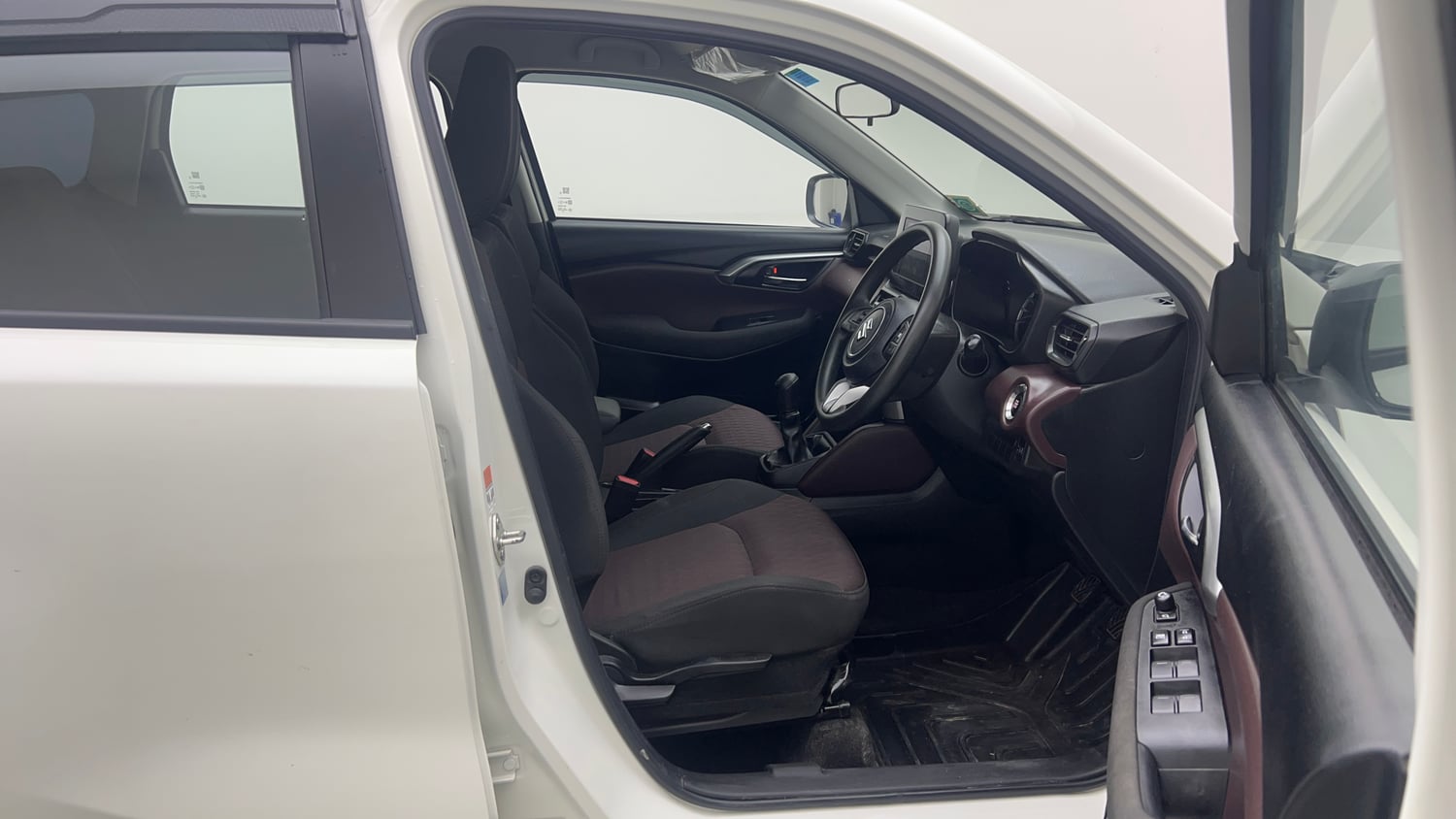 Used 2025 Maruti Suzuki Grand Vitara Delta Smart Hybrid Petrol Manual interior RIGHT SIDE FRONT DOOR CABIN VIEW