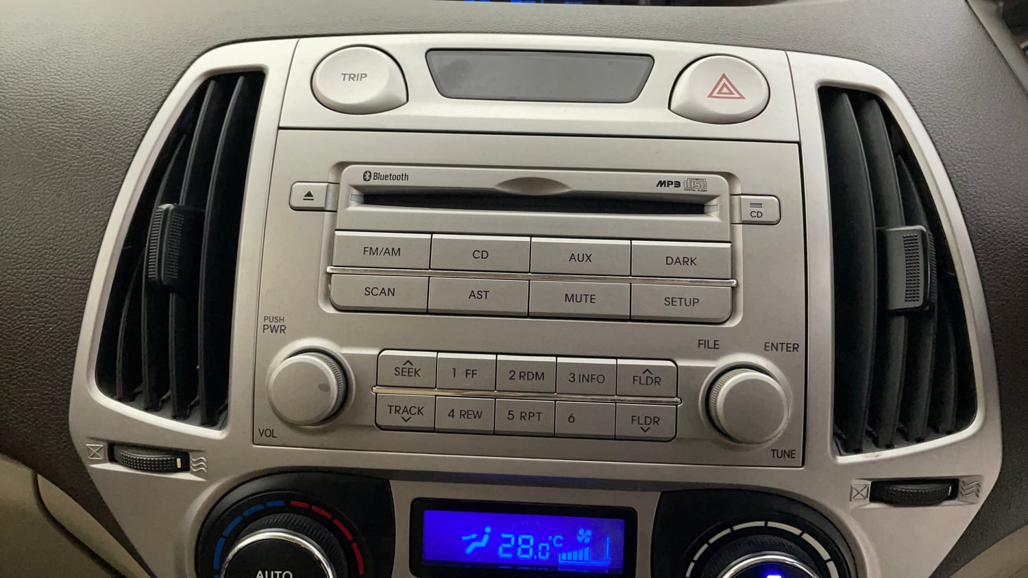 Used 2012 Hyundai i20 Asta 1.2 Petrol Manual top_features Integrated (in-dash) music system