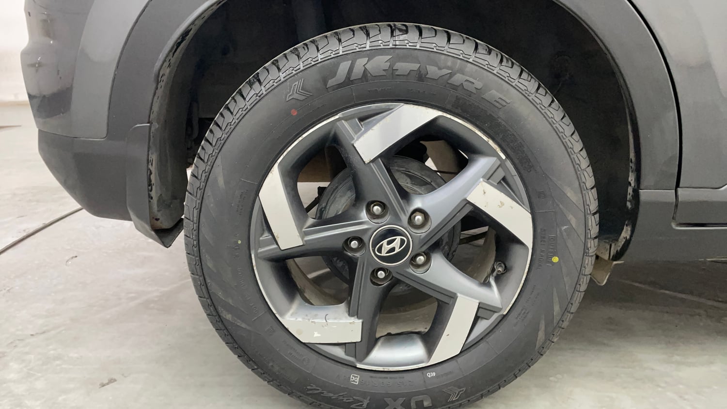 Used 2021 Hyundai Venue SX 1.0 Turbo Petrol Manual tyres RIGHT REAR TYRE RIM VIEW
