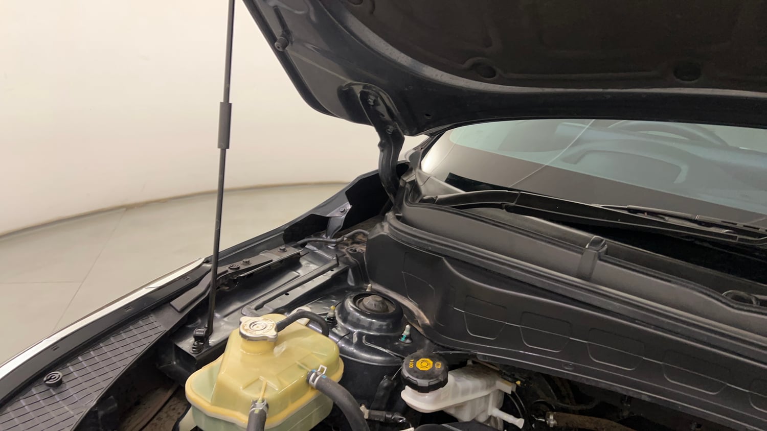 Used 2020 kia Seltos GTX Plus DCT 1.4 Petrol Automatic engine ENGINE RIGHT SIDE HINGE & APRON VIEW