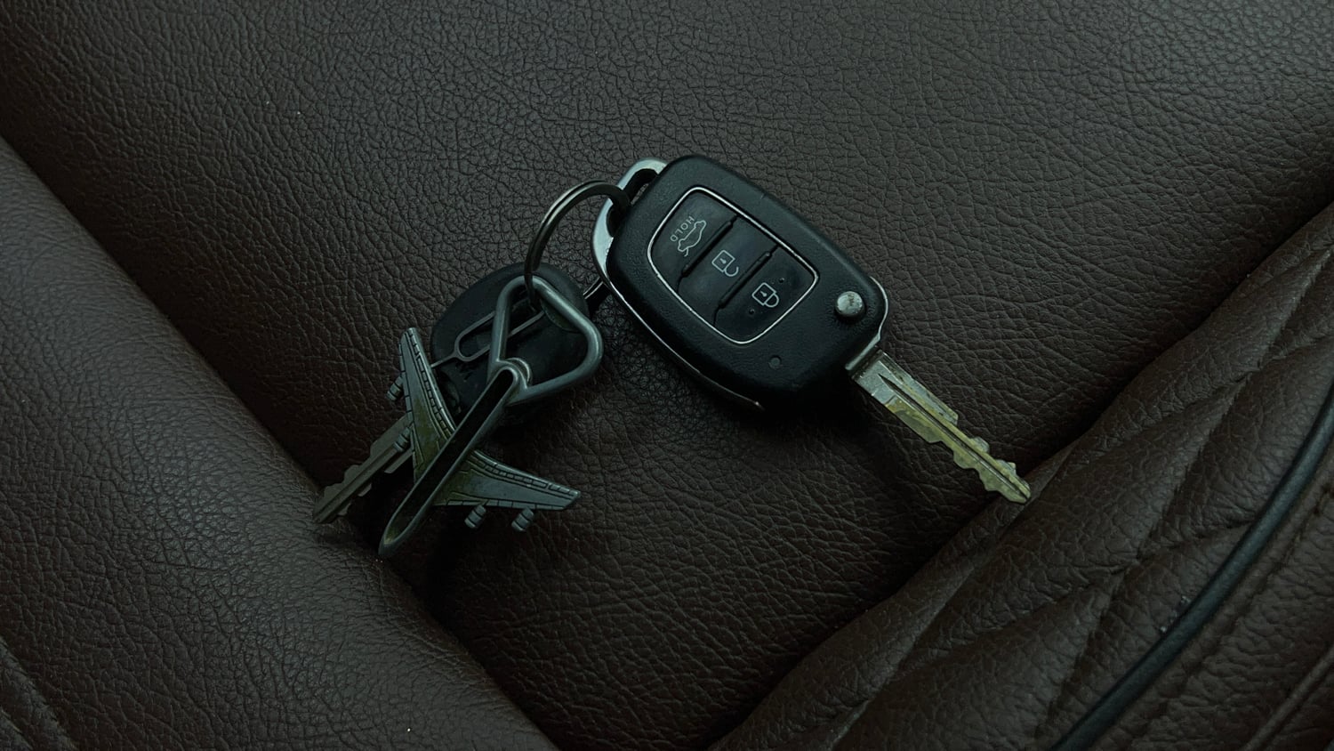 Used 2021 Hyundai Aura S 1.2 CNG Cng Manual extra CAR KEY VIEW