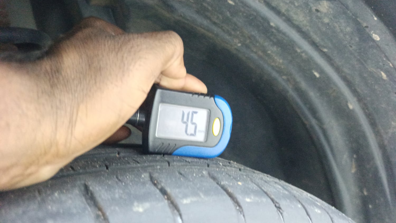 Used 2024 Tata Punch Accomplished Dazzle Pack MT Petrol Manual tyres LEFT FRONT TYRE TREAD VIEW