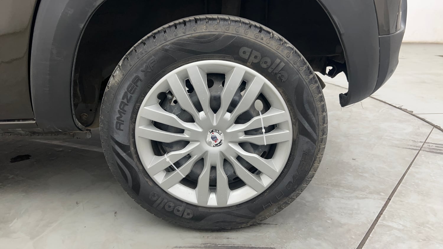 Used 2022 Renault Kwid RXT 1.0 AMT Opt Petrol Automatic tyres LEFT REAR TYRE RIM VIEW