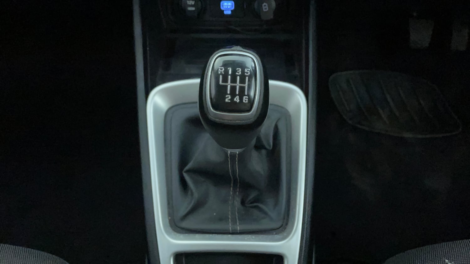 Used 2020 Hyundai Venue SX (O) 1.0 Turbo iMT Petrol Manual interior GEAR  KNOB VIEW