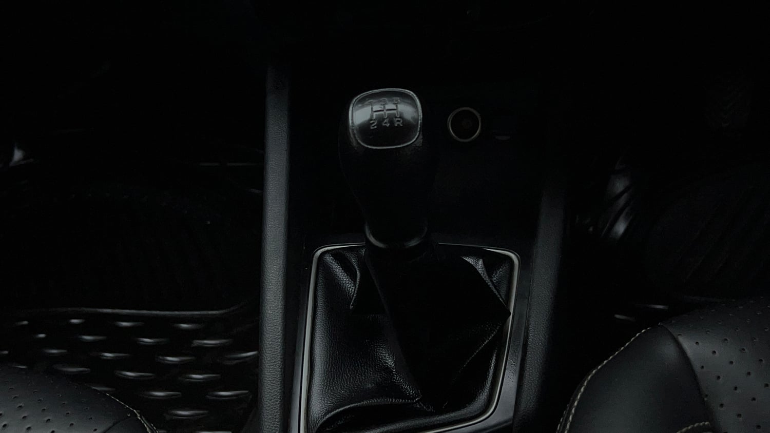 Used 2017 Hyundai Elite i20 Sportz 1.2 Petrol Manual interior GEAR  KNOB VIEW