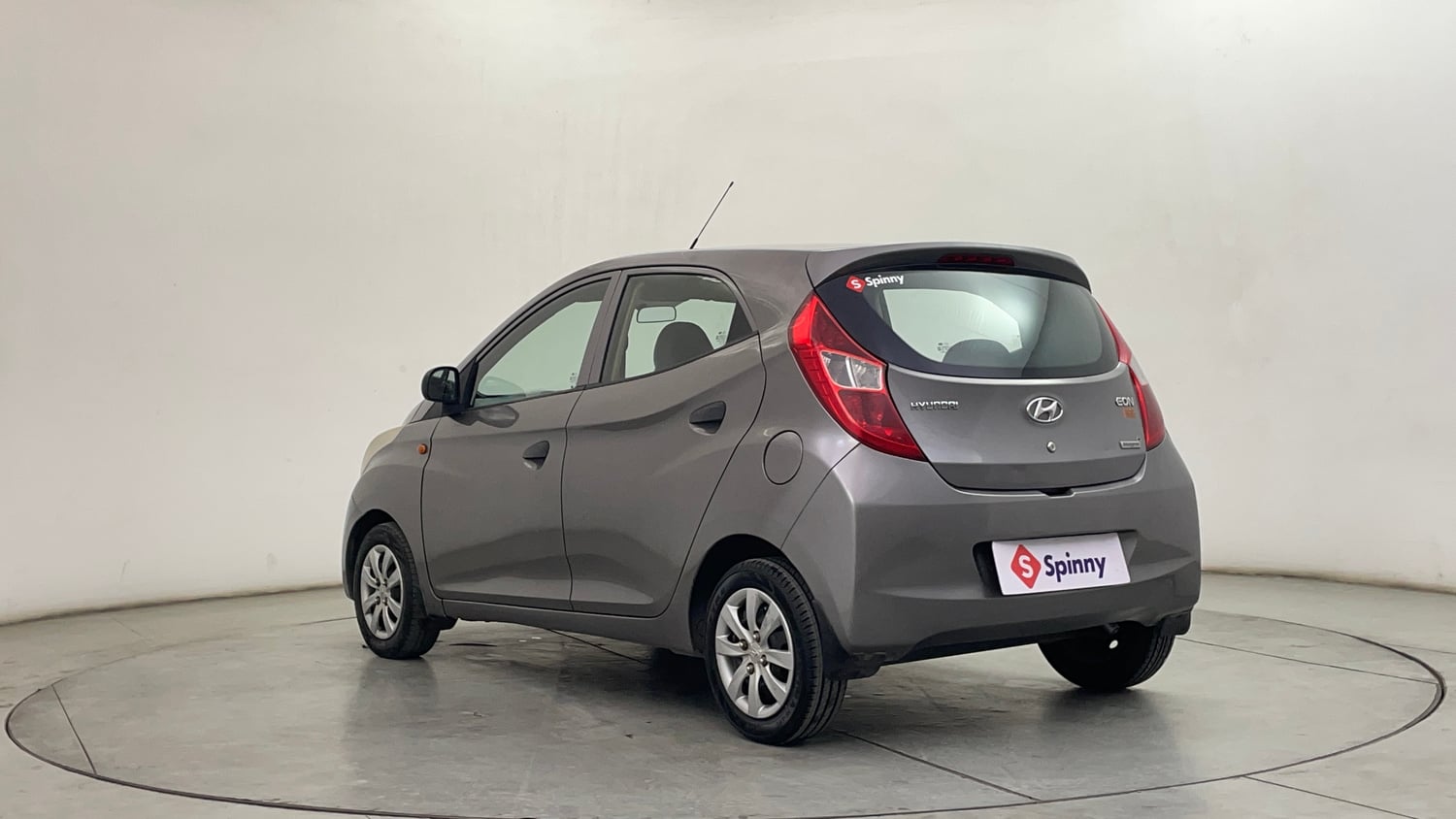 Used 2013 Hyundai Eon Magna Petrol Manual exterior LEFT REAR CORNER VIEW