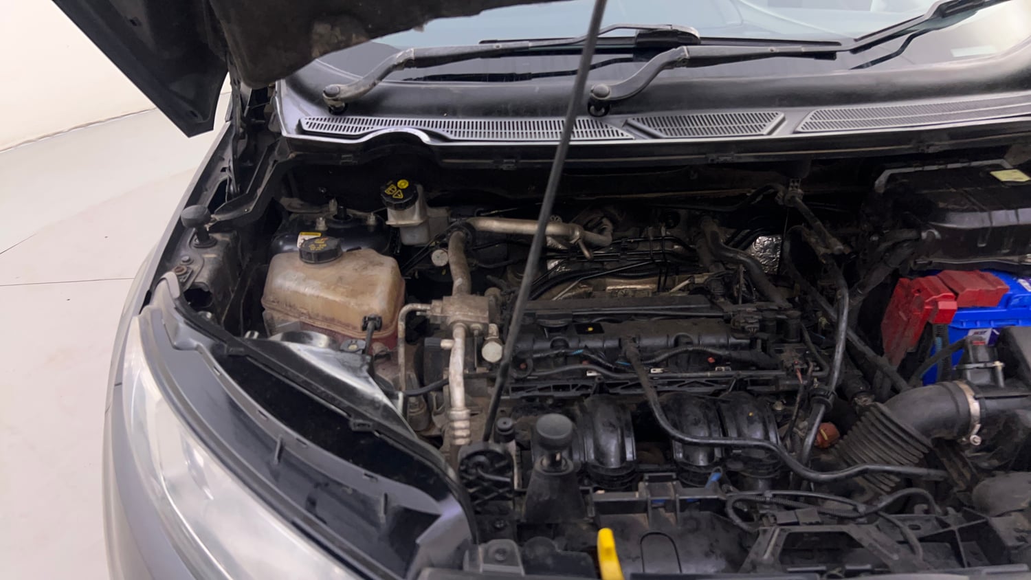 Used 2015 Ford EcoSport Titanium 1.5 Ti-VCT AT Petrol Automatic engine ENGINE RIGHT SIDE HINGE & APRON VIEW