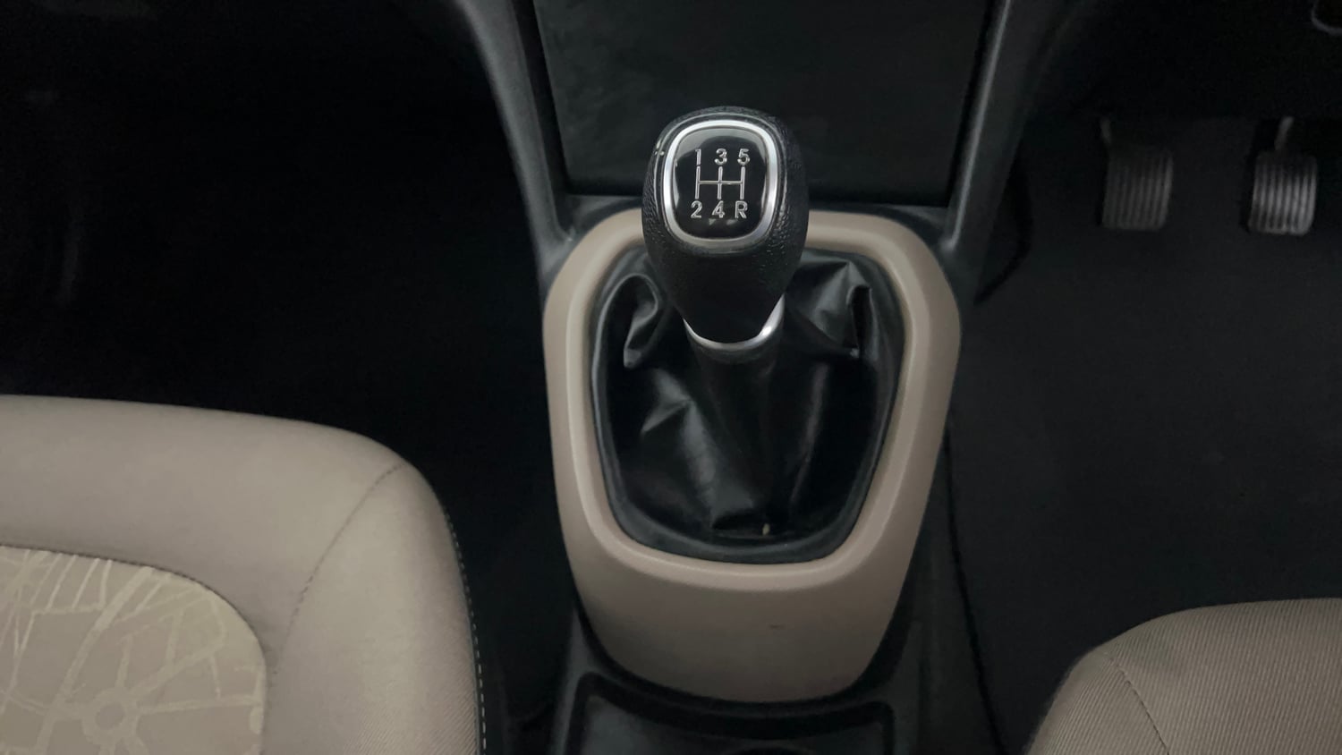 Used 2014 Hyundai Xcent S 1.2 Petrol Manual interior GEAR  KNOB VIEW