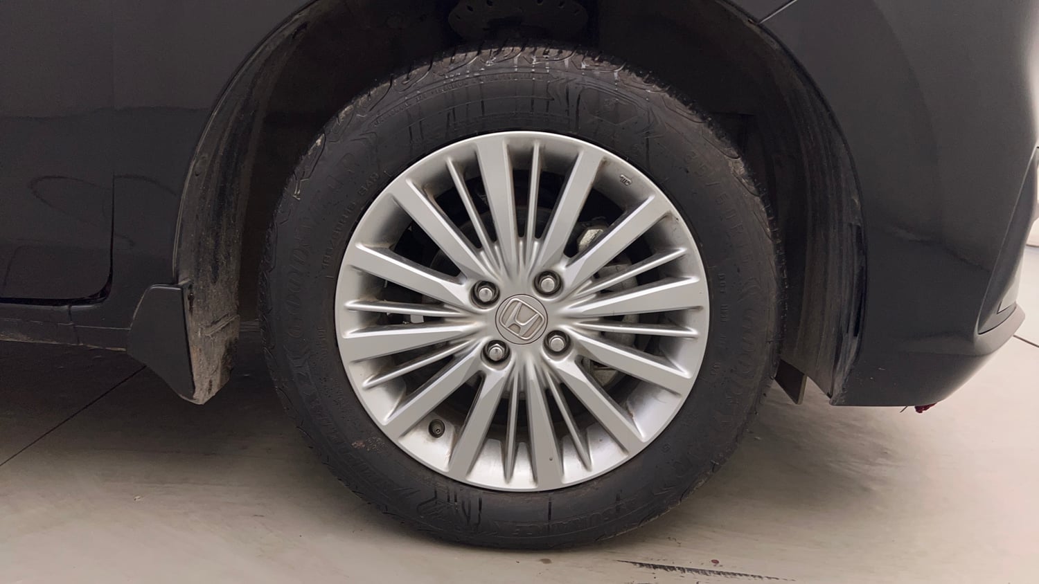 Used 2025 Honda Amaze VX 1.2 Petrol CVT Petrol Automatic tyres RIGHT FRONT TYRE RIM VIEW