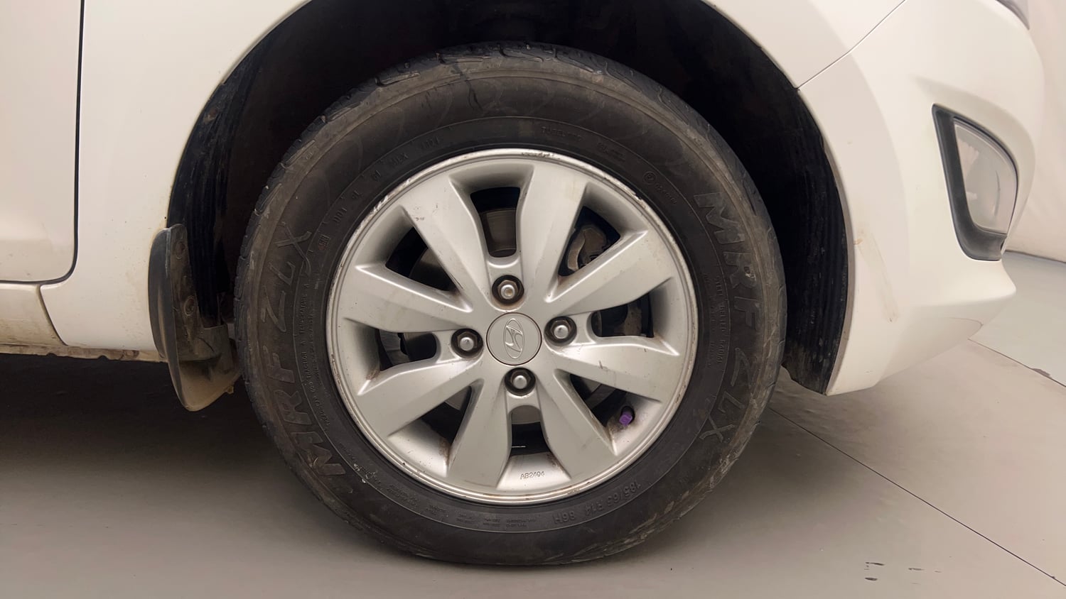 Used 2012 Hyundai i20 Sportz 1.2 Petrol Manual tyres RIGHT FRONT TYRE RIM VIEW
