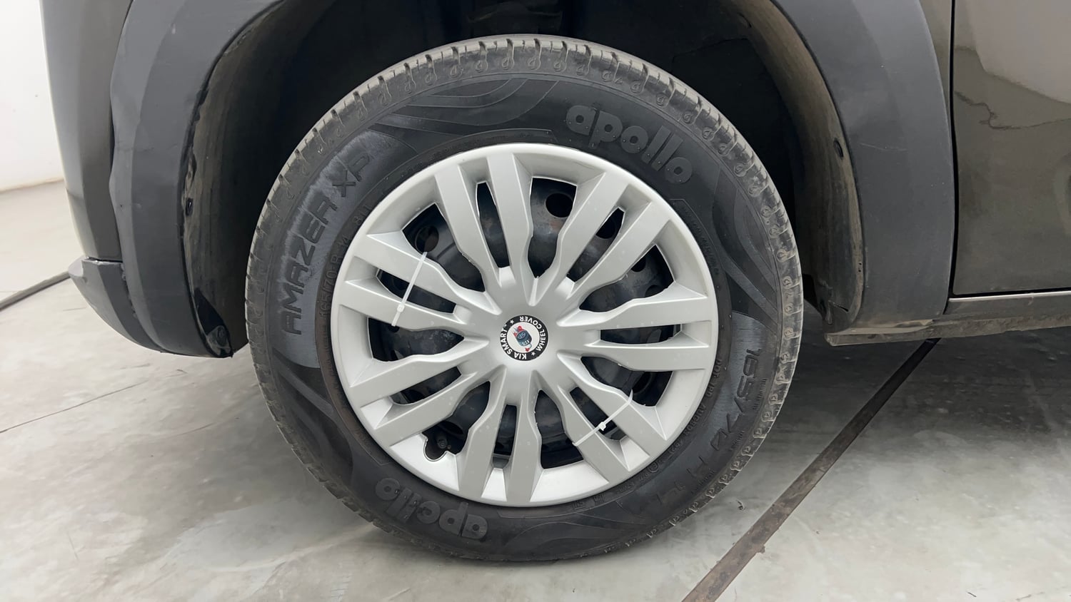 Used 2022 Renault Kwid RXT 1.0 AMT Opt Petrol Automatic tyres LEFT FRONT TYRE RIM VIEW