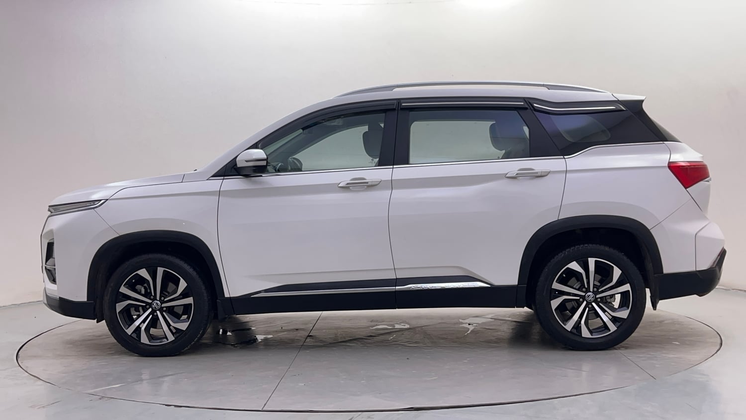 Used 2023 MG Motors Hector Plus Sharp Pro 2.0 Turbo Diesel 6 STR Diesel Manual exterior LEFT SIDE VIEW