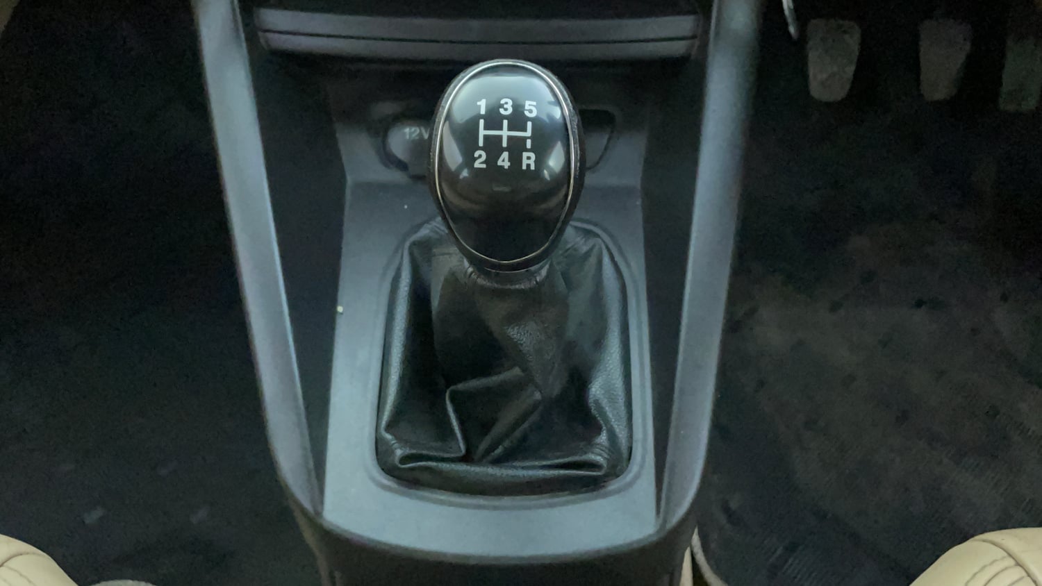 Used 2016 Ford Figo Aspire Titanium1.5 TDCi Diesel Manual interior GEAR  KNOB VIEW